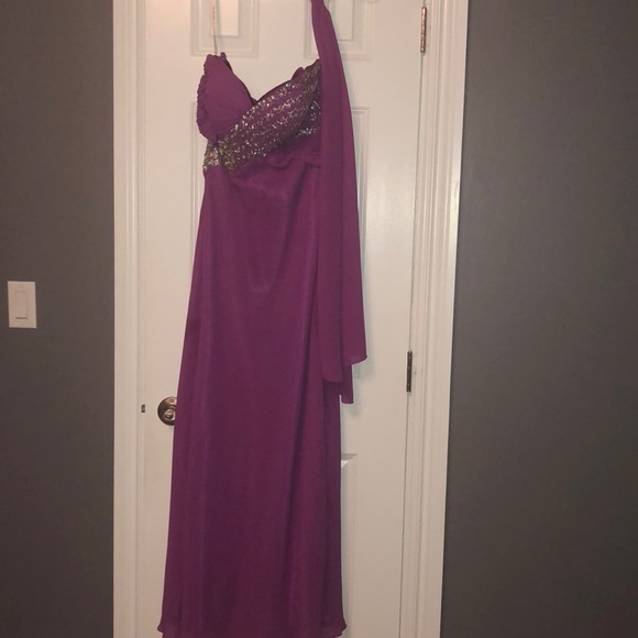 Dress - Picture 1 of 2